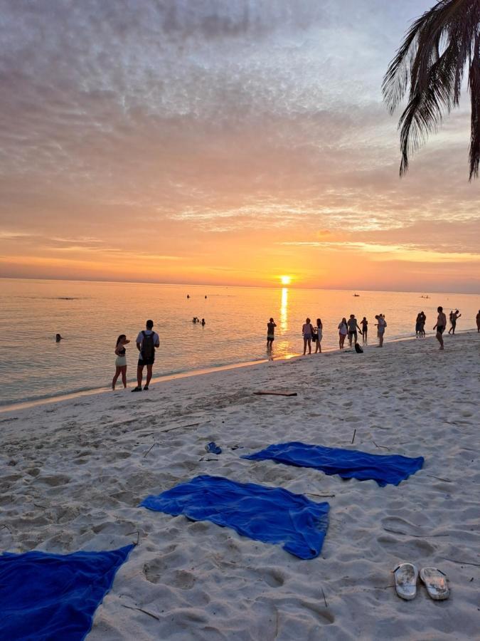 Summer Sky Thoddoo Bagian luar foto